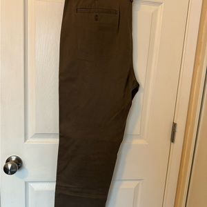 Joseph Abboud stretch brown pants - size 38x30.